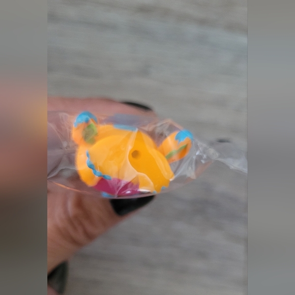 Disney Doorables Black Light Neon Stitch - Picture 5 of 5